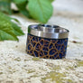 TOP CAP TITANIUM POUR ANTIQUITY 2 RDA ET RDTA GRAVE EN PROFONDEUR AVEC DES REFLETS BLEUS ET OR