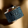 Détail et finition de ce haku venna heritage blue ghost relief vh 7 en Titane personnalisé titanium cap