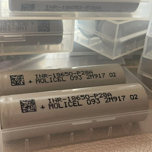 Batterie MOLICEL 18650 et 21700 disponibles en France sur divavap.com en kit de 2 accus dans une boîte de transport et de protection.
