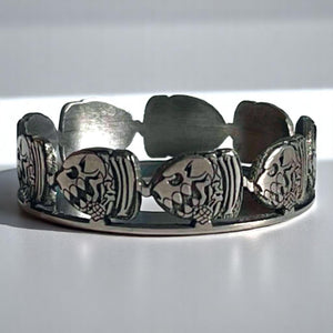 BEAUTY RING GRAVÉE DE BULLET SKULS PAR LSER CUSTOM WORKS, JAMAIS RÉALISÉ AVANT.