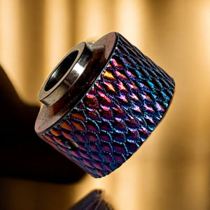 Detail and finish of this personalized haku venna heritage multicolor scales relief vh 10 in Titanium titanium cap