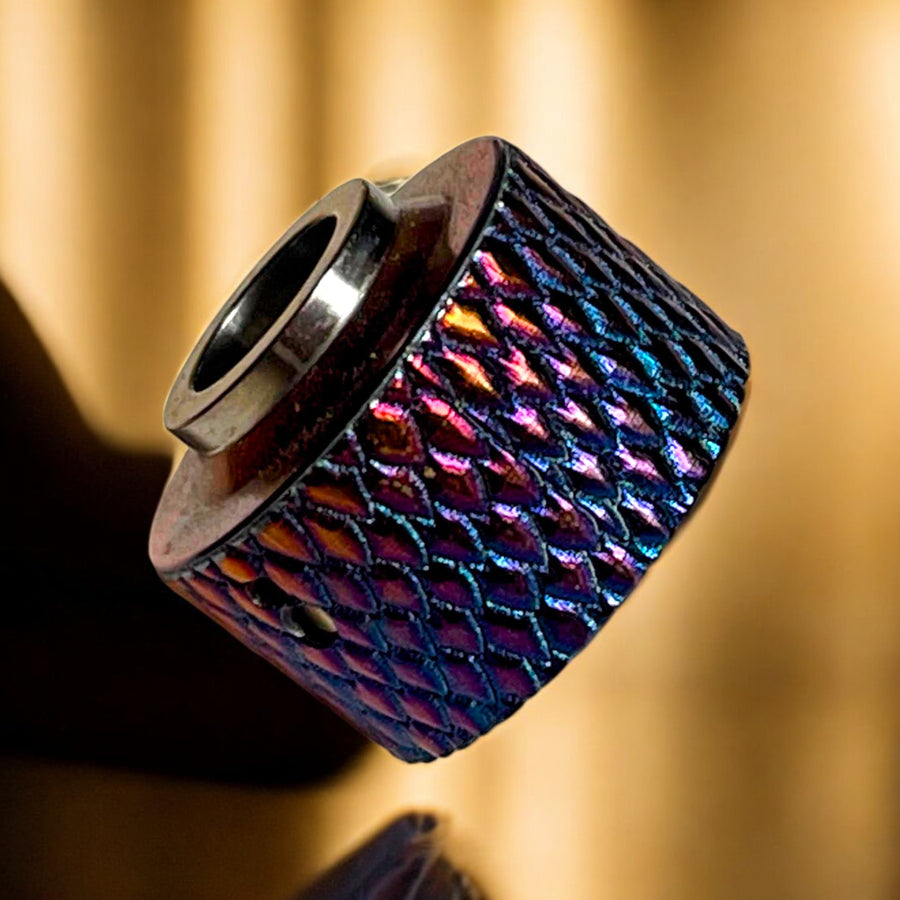 Detail and finish of this personalized haku venna heritage multicolor scales relief vh 10 in Titanium titanium cap