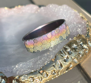 Beauty Ring RAINBOW HONEYCOMB Titanium 22/24 mm Wowsers #W043