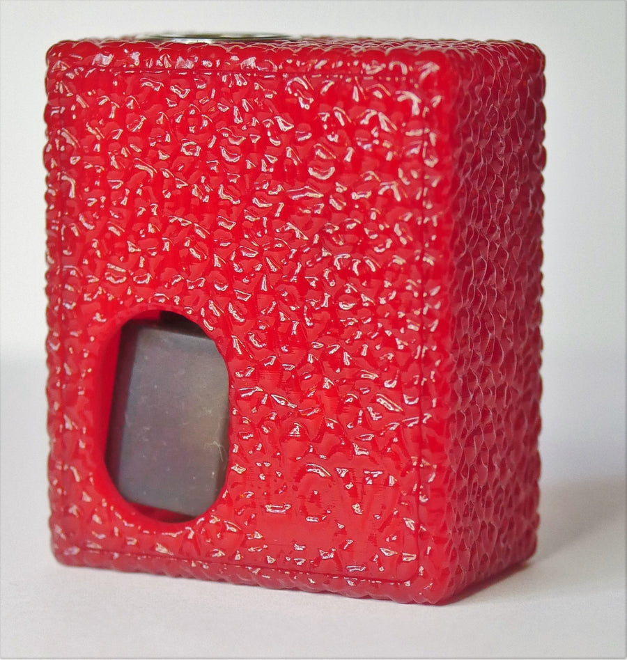 Version Rouge de la Mini, de ReseT Mods, boxe BF 18350 full gravée par Laser Custom Vap et disponible sur Divavap.com