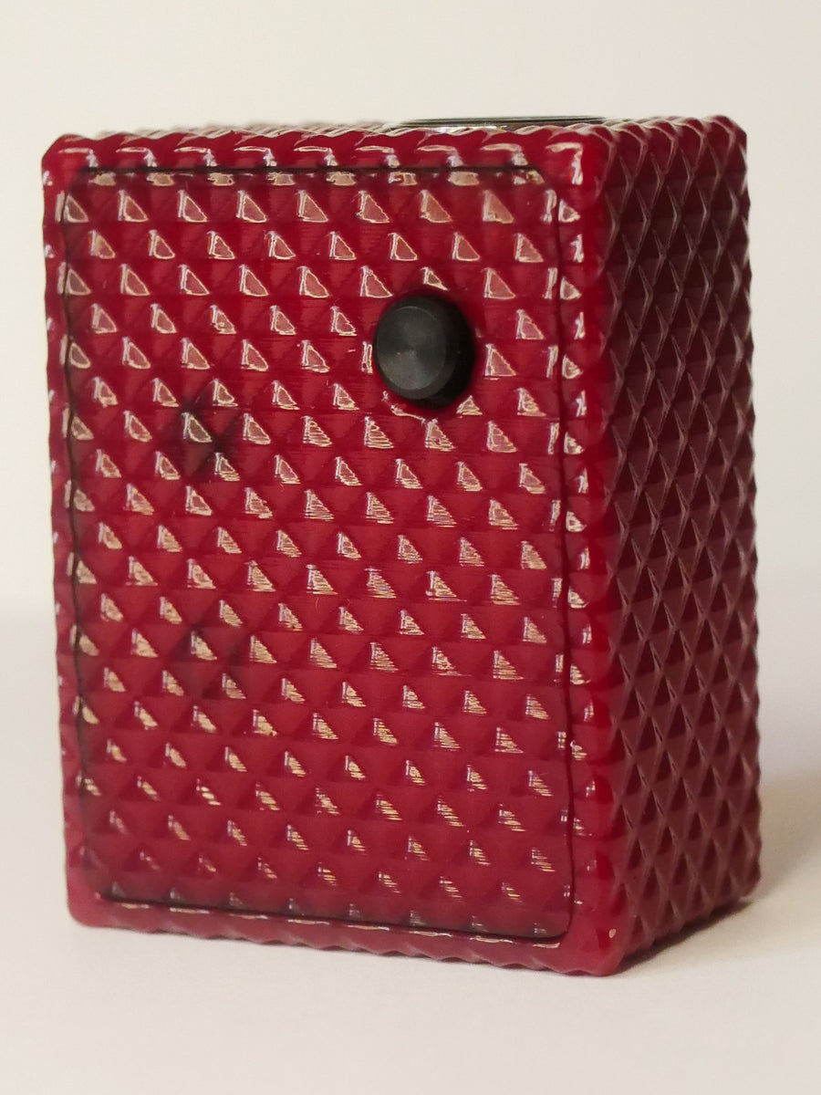 Rare deep red color very reactive 18350 BF Mod, the Mini by ReseT Mod. Equiped with reset 510 connector, the design is amazing with this special design engraved by Laser Custom Vap. Available on Divavap.com for 120€ only