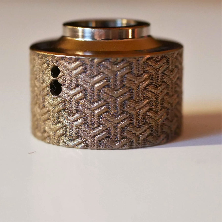 Amazing engraving on Venna RDA by Laser Custom Vap are available on Divavap.com. Des caps gravés incroyables sont disponibles sur Divavap.com