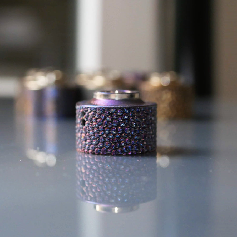 Find unique vape accessories engraved by Laser Custom Vap' on Divavap.com : engraved beauty rings, drip tips and caps.