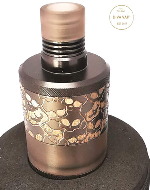 Precisio MTL RTA by BD Vape, Black Carbon, gravure Skulls Edition - Sk Precisio MTL RTA by BD Vape, Black Carbon, gravure Skulls Edition - Sk